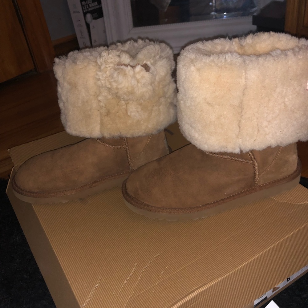 UGGS *damaged* - Picture 6 of 8
